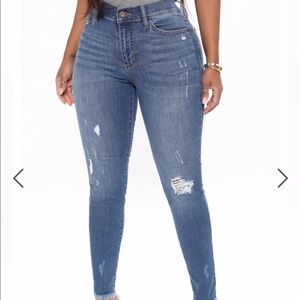 Mid Rise Minimum Distressed Jean